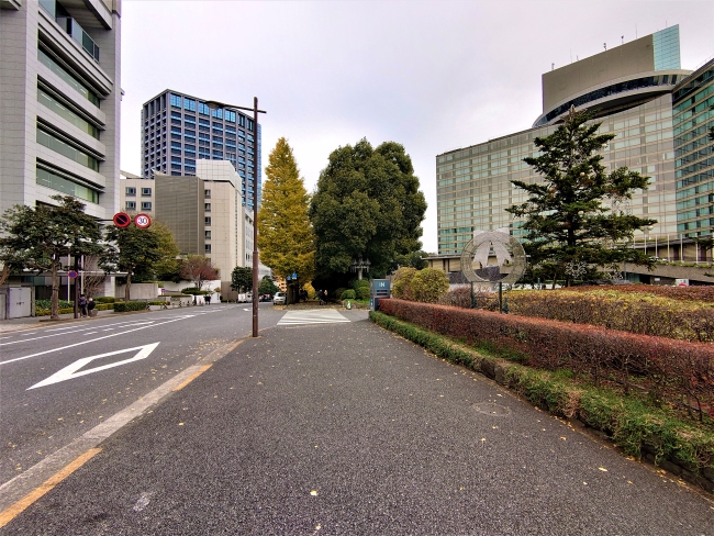屋上の円盤はレストラン