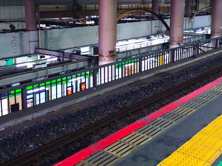 地平ホームが見えています