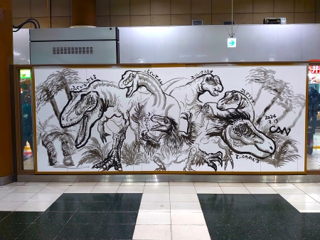 新幹線のりかえ口付近の恐竜アート