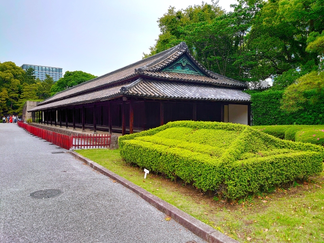 百人番所の植え込み