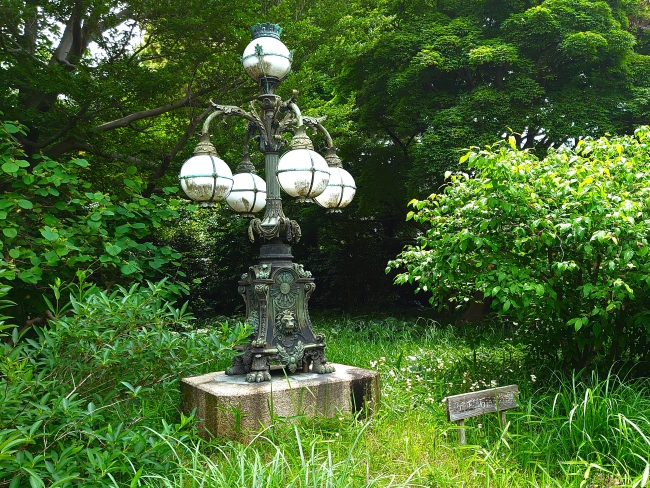 皇居正門石橋飾電灯