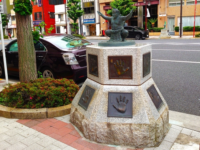 横綱手形モニュメント