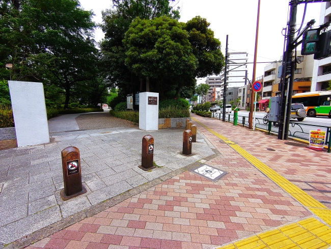 横網町公園 南門