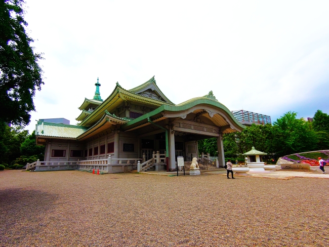公園内の東京都慰霊堂